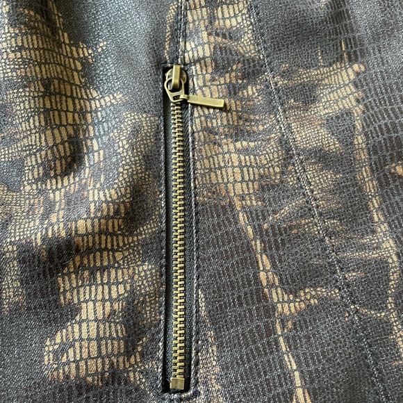 Bomber jacket. Brown and black. Rayon and polyester blend. Fitted. - Picture 4 of 10